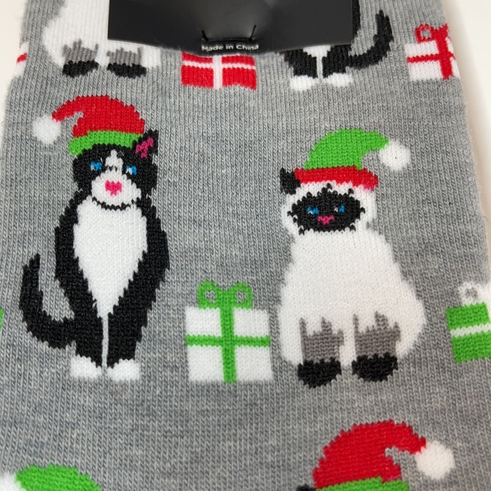 Hot Sox and Legale 4 Pairs Assortment of Christmas Holiday Socks - Picture 6 of 10